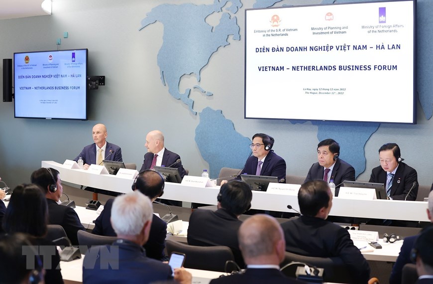 范明正总理出席越南与荷兰商务论坛