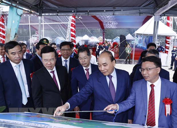 越南国家主席阮春福出席岘港莲沼港建设项目动工仪式