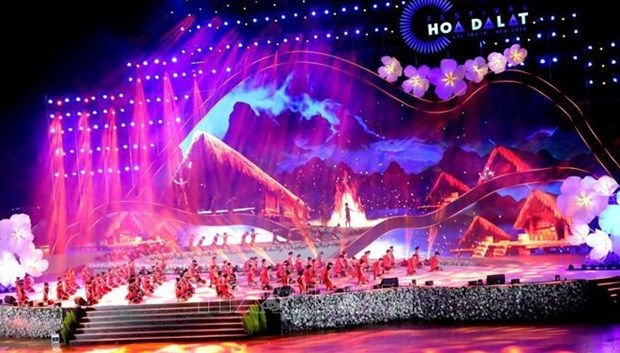 越南国家副主席武氏映春出席2022年第九届大叻花卉节