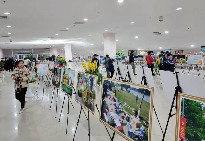 “历届大叻花卉节”图片展正式开幕