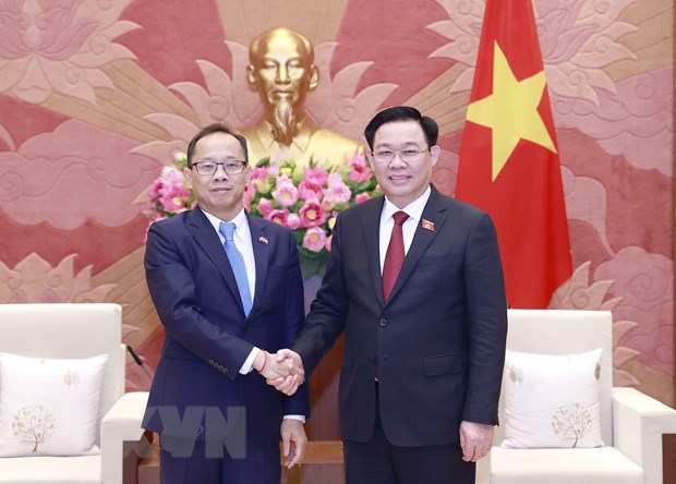 越南国会主席王廷惠会见柬埔寨驻越南大使查伊·纳芙斯