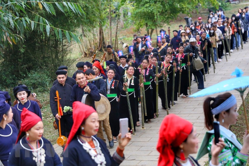 富有民族传统价值的山区春节集市精彩亮相