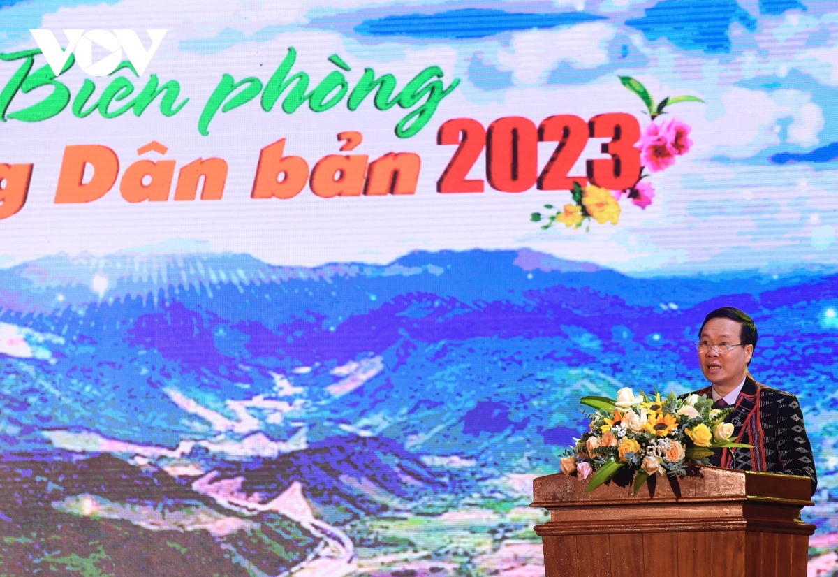 越共中央书记处常务书记武文赏出席2023年“边防之春温暖边民心”活动