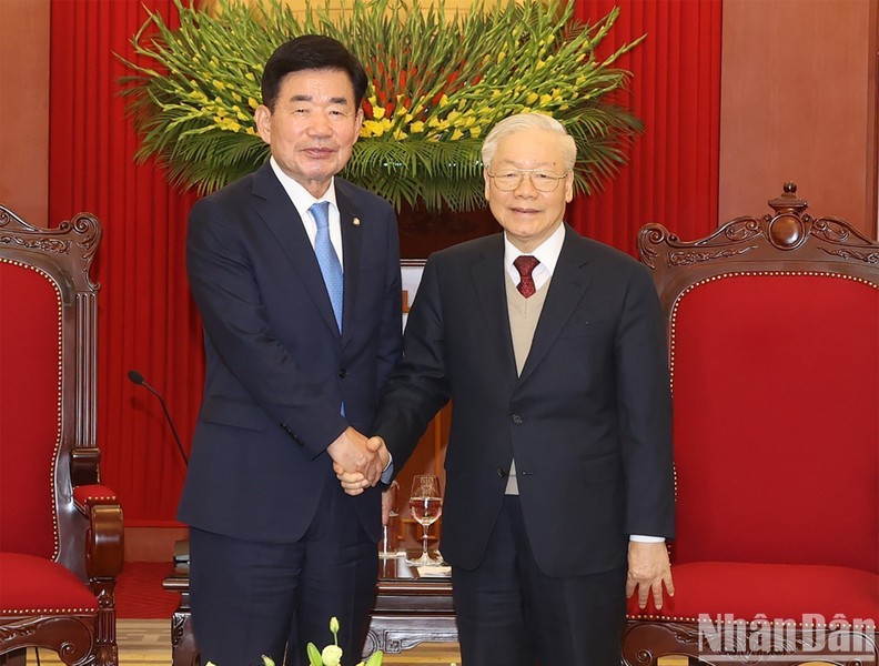 越共中央总书记阮富仲会见韩国国会议长金振杓（组图）