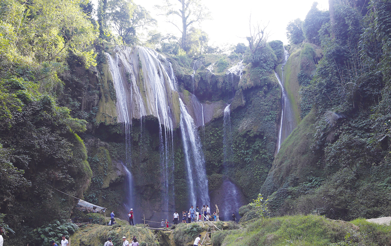 2023年新年期间，山罗省的许多旅游景点吸引大批游客