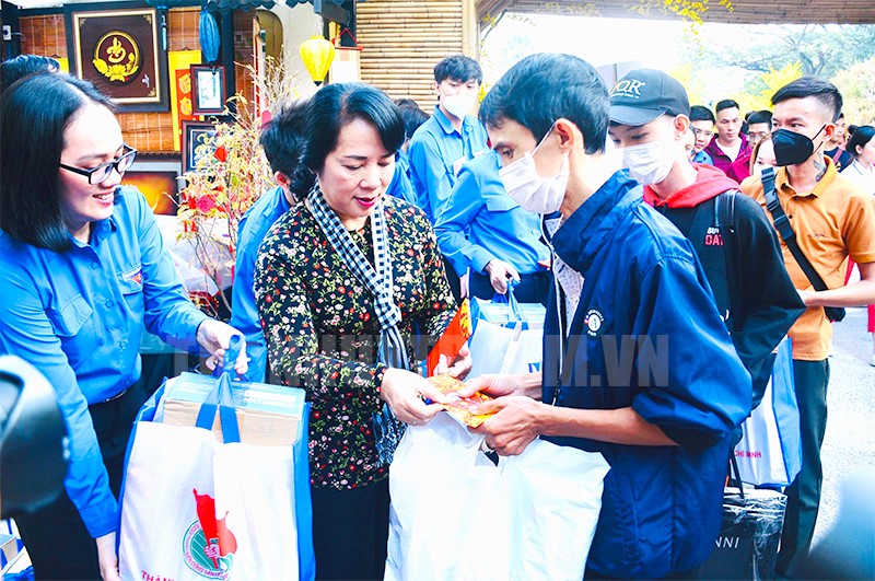 胡志明市：耗资近1000万美元照顾困境职工过春节