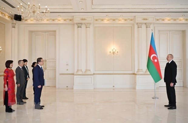 越南驻俄罗斯兼阿塞拜疆大使邓明魁向阿塞拜疆总统递交国书