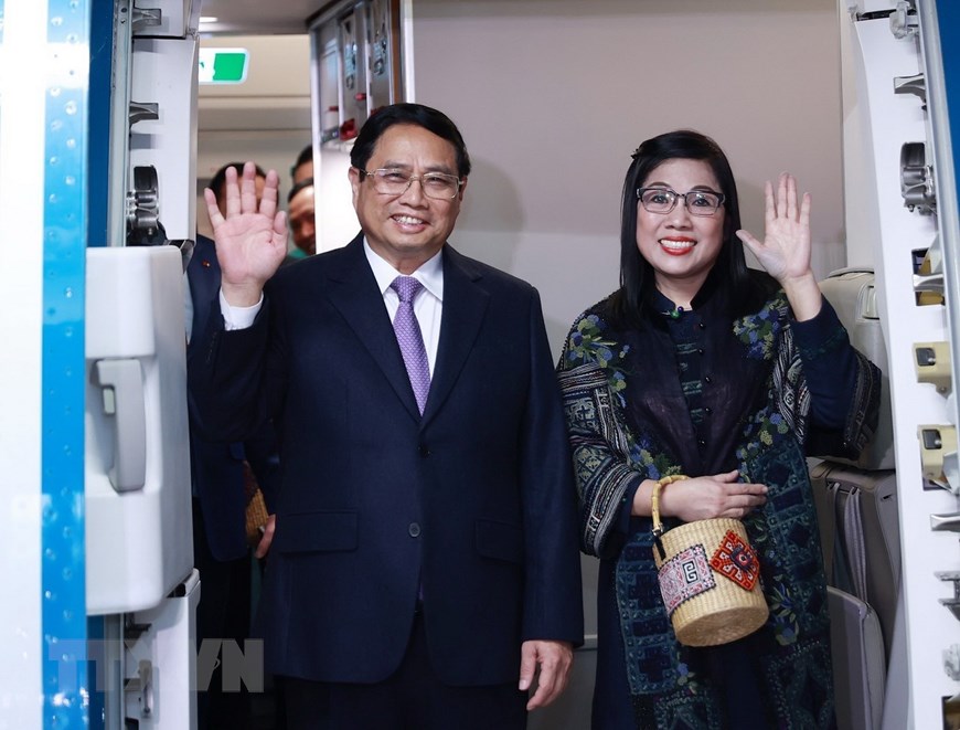 越南政府总理范明正抵达新加坡 开始访问新加坡之行