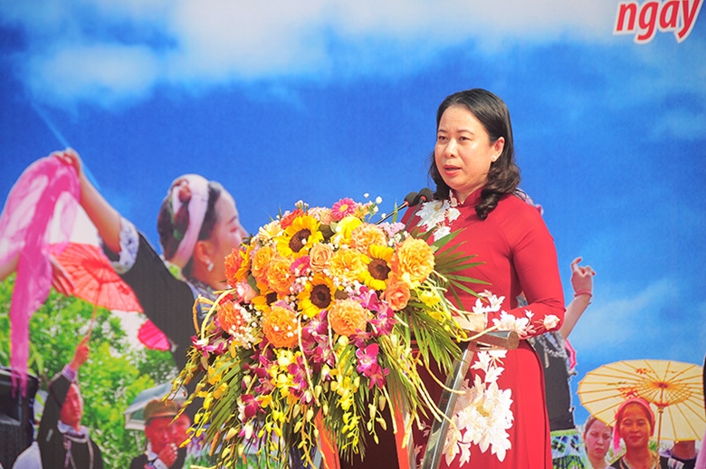 越南国家代主席出席“全国各地春色”节日