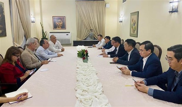 越共代表团访问古巴
