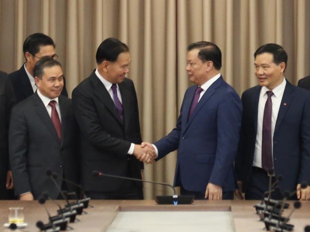 河内市委书记丁进勇会见老挝人民革命党中央办公厅主任通沙立·蒙诺梅