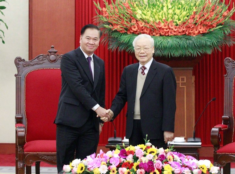 越共中央总书记阮富仲会见老挝人民革命党中央办公厅高级代表团