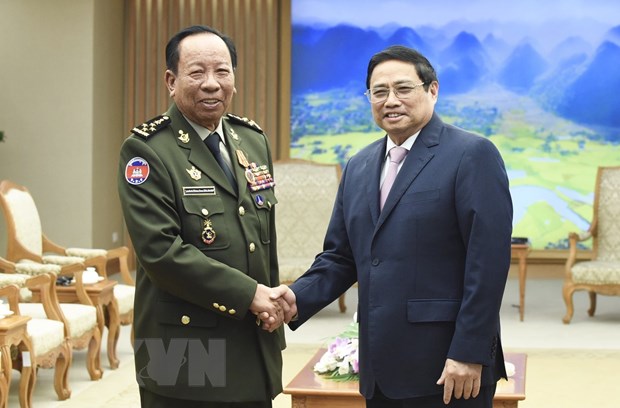 越南政府总理范明正会见柬埔寨副首相兼国防大臣迪班