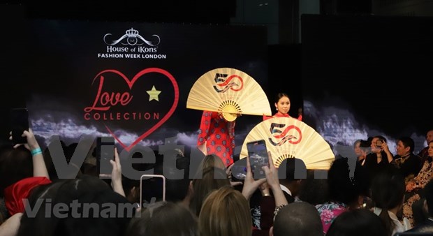 越南奥黛亮相伦敦时装周（组图）