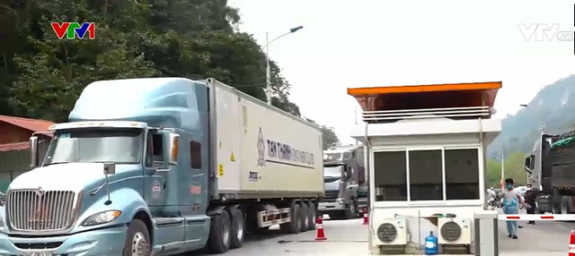 每天经越中边境口岸的出入境通关货车超900辆