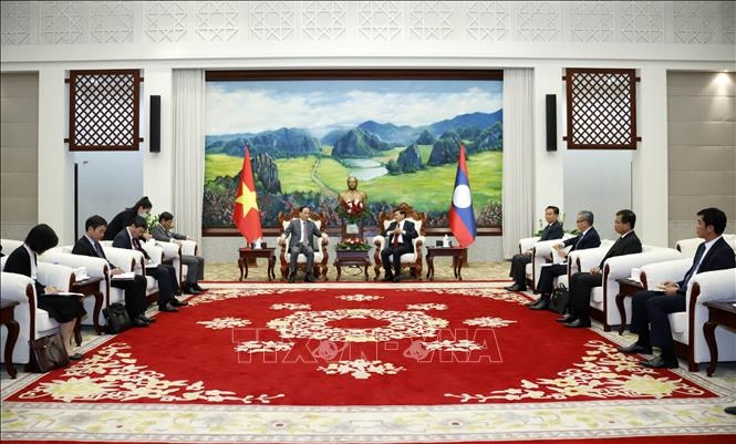 越共中央对外部部长黎怀忠率团出访老挝