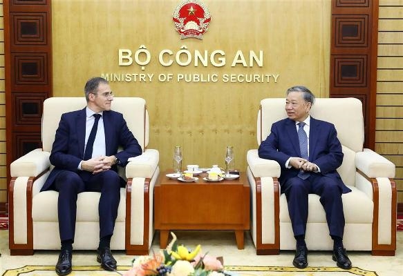 越南公安部部长苏林大将会见法国国防国际咨询集团主席