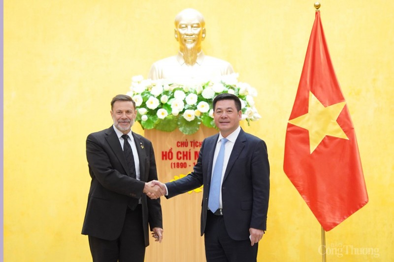 越南工贸部长阮鸿延会见澳大利亚驻越南大使