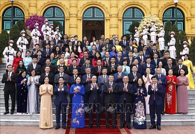 新任国家主席武文赏与国家主席办公厅工作人员会面