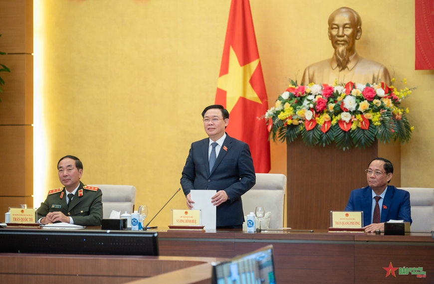 越南国会主席王廷惠会见越南公安部妇女代表团