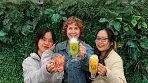 美国女演员对河内街头美食的极大兴趣和热爱