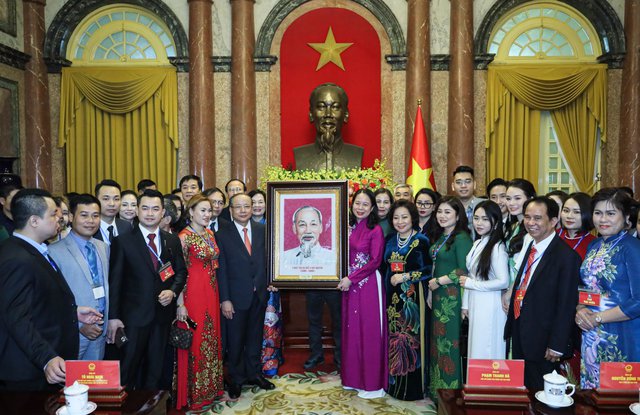 武氏映春副主席会见越南中小企业代表团