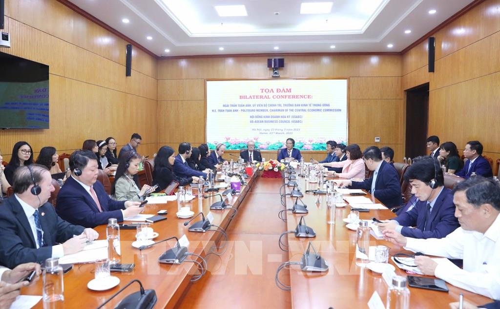 陈俊英部长会见东盟-美国商务理事会企业家代表团