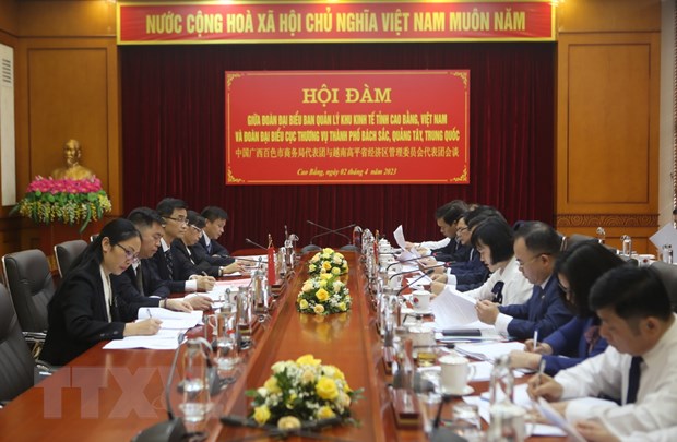 越南高平省和中国广西壮族自治区百色市加强企业交流