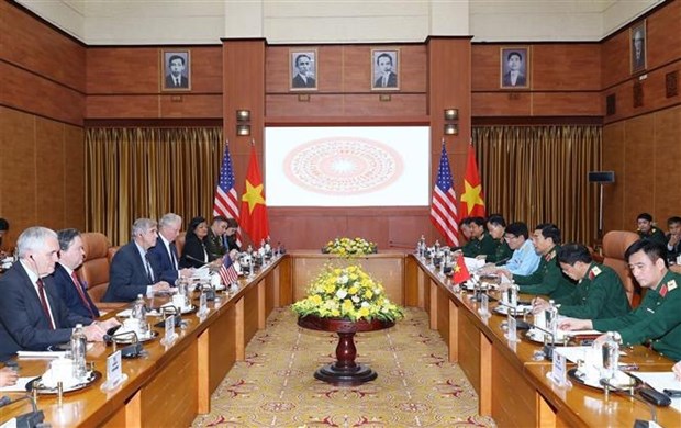 越南国防部部长潘文江大将会见美国国会议员代表团