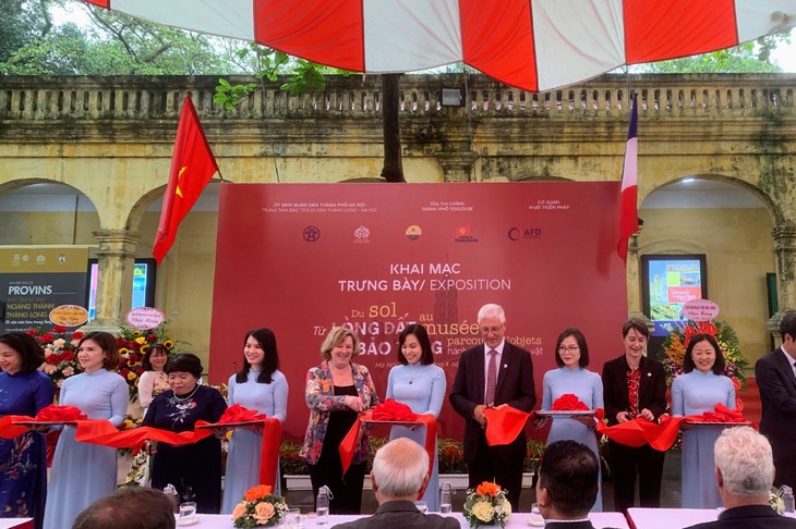 “从地下到博物馆——文物之旅”展开幕