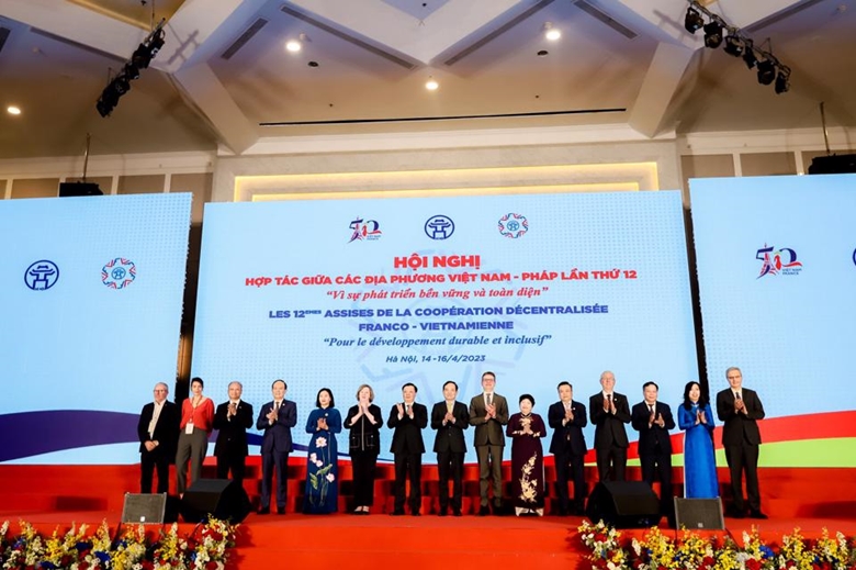 第12次越法地方间合作会议在河内开幕
