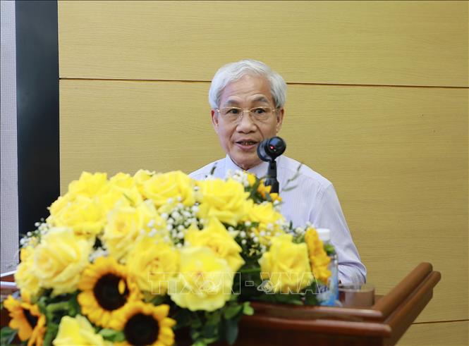 增进越荷两国人民间的友好合作