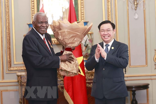 古巴全国人民政权代表大会主席获颁胡志明勋章