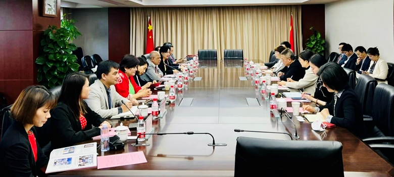 推动经济文化交流 进一步深化越中两国关系