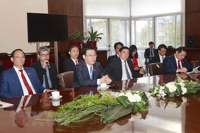 越南国会主席王廷惠会见乌拉圭首都蒙得维的亚市代市长