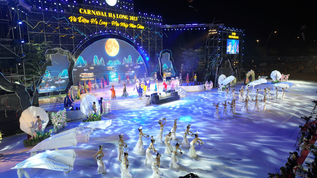 2023年广宁省下龙狂欢节热闹开幕