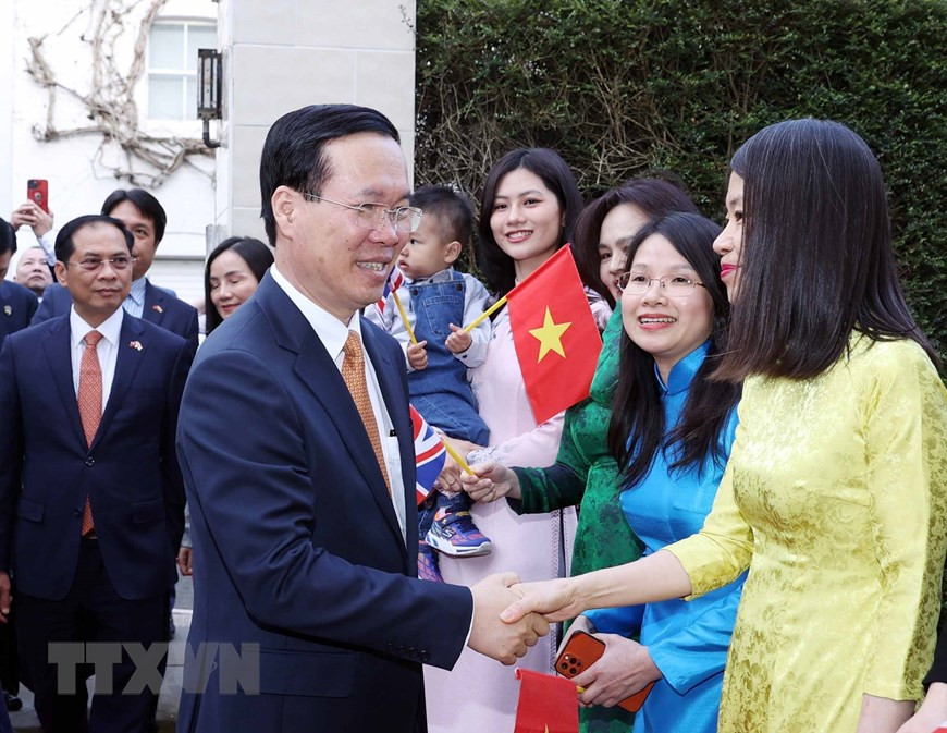 越南国家主席武文赏抵达伦敦开始出席英国国王查尔斯三世的加冕典礼之旅