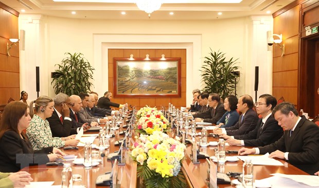 加强越南共产党与古巴共产党之间的合作