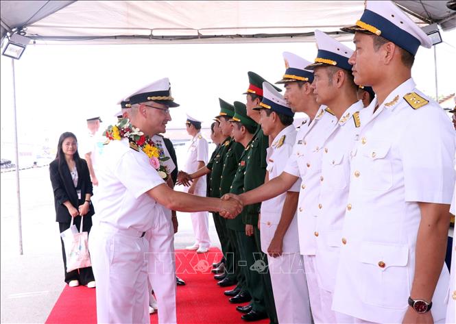 意大利海军舰访问胡志明市