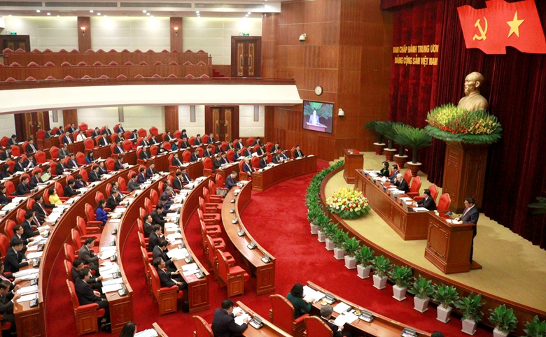 越共第十三届中央委员会任期中期会议第二号公报