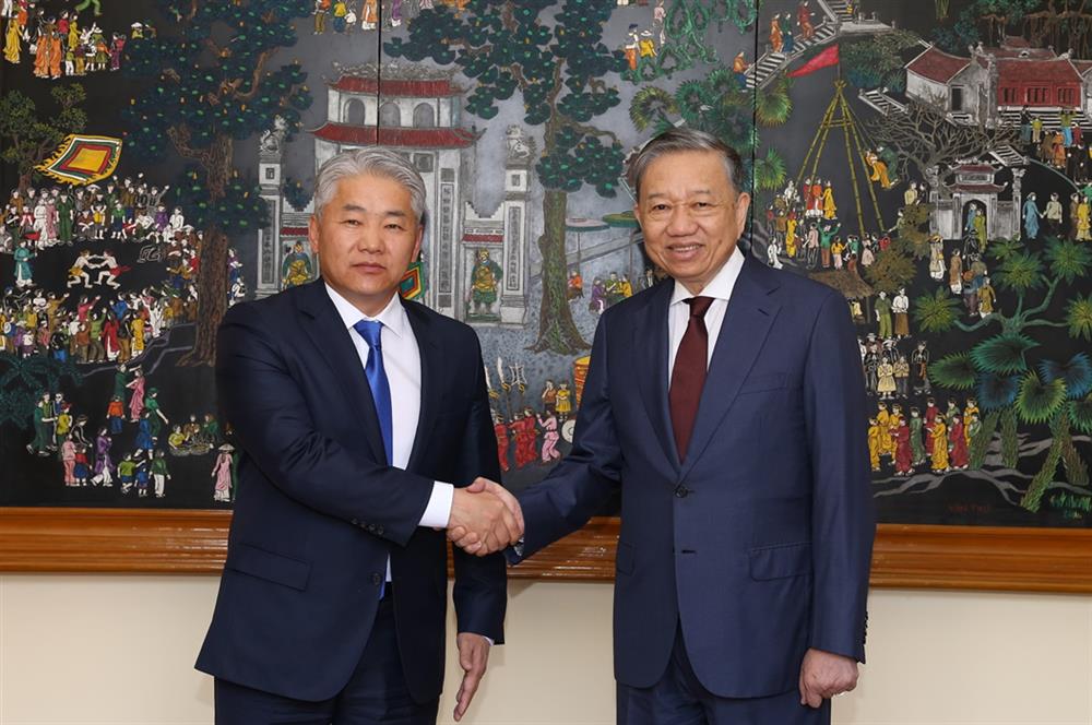 越南公安部部长苏林会见蒙古国家安全委员会秘书