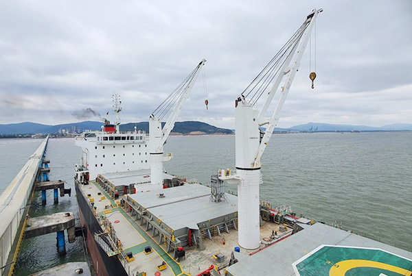 宜山公司向美国出口3 15万吨水泥