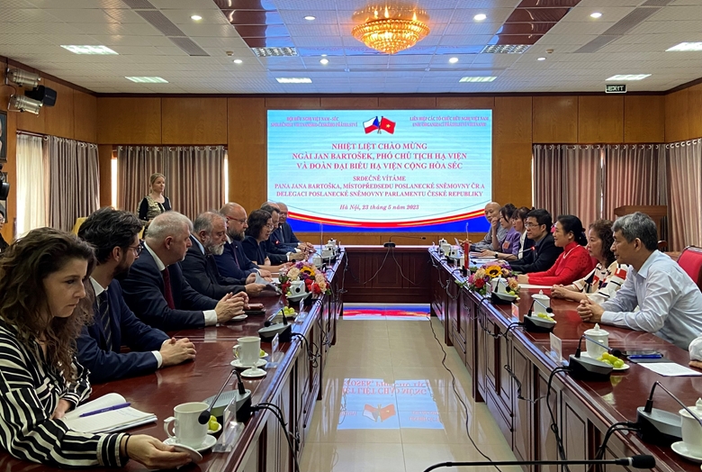 推动越南与捷克的民间交流