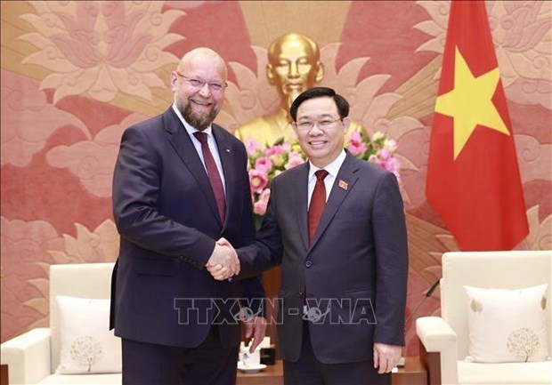 进一步深化越捷合作关系