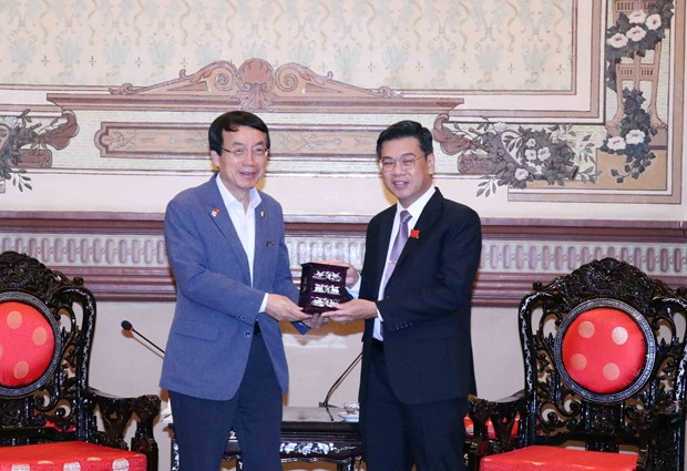 胡志明市与韩国仁川加强合作
