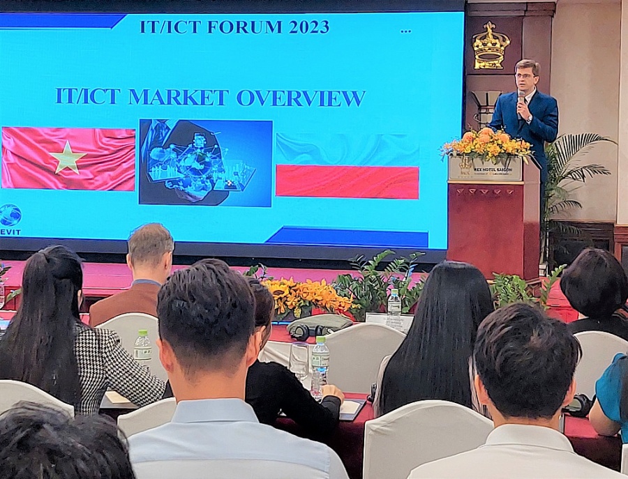 力促越南与波兰贸易和信息技术合作关系