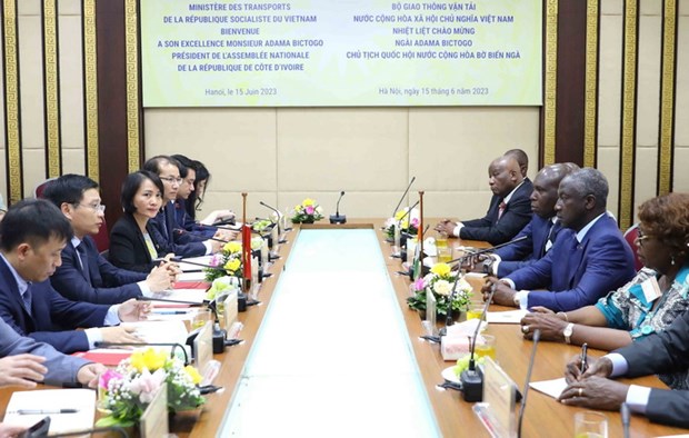 越南与科特迪瓦加强交通运输领域合作