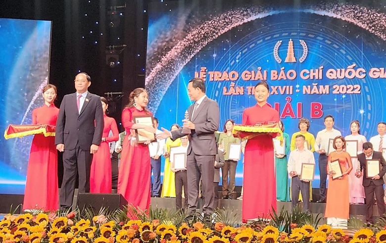 越南国家主席武文赏出席第十七届国家新闻奖颁奖典礼