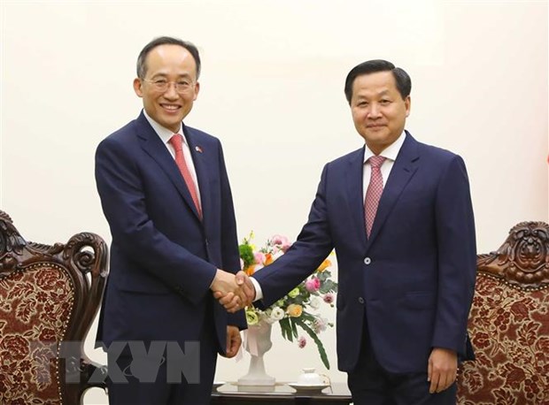 越南政府副总理黎明慨会见韩国副总理兼财政经济部部长秋庆镐