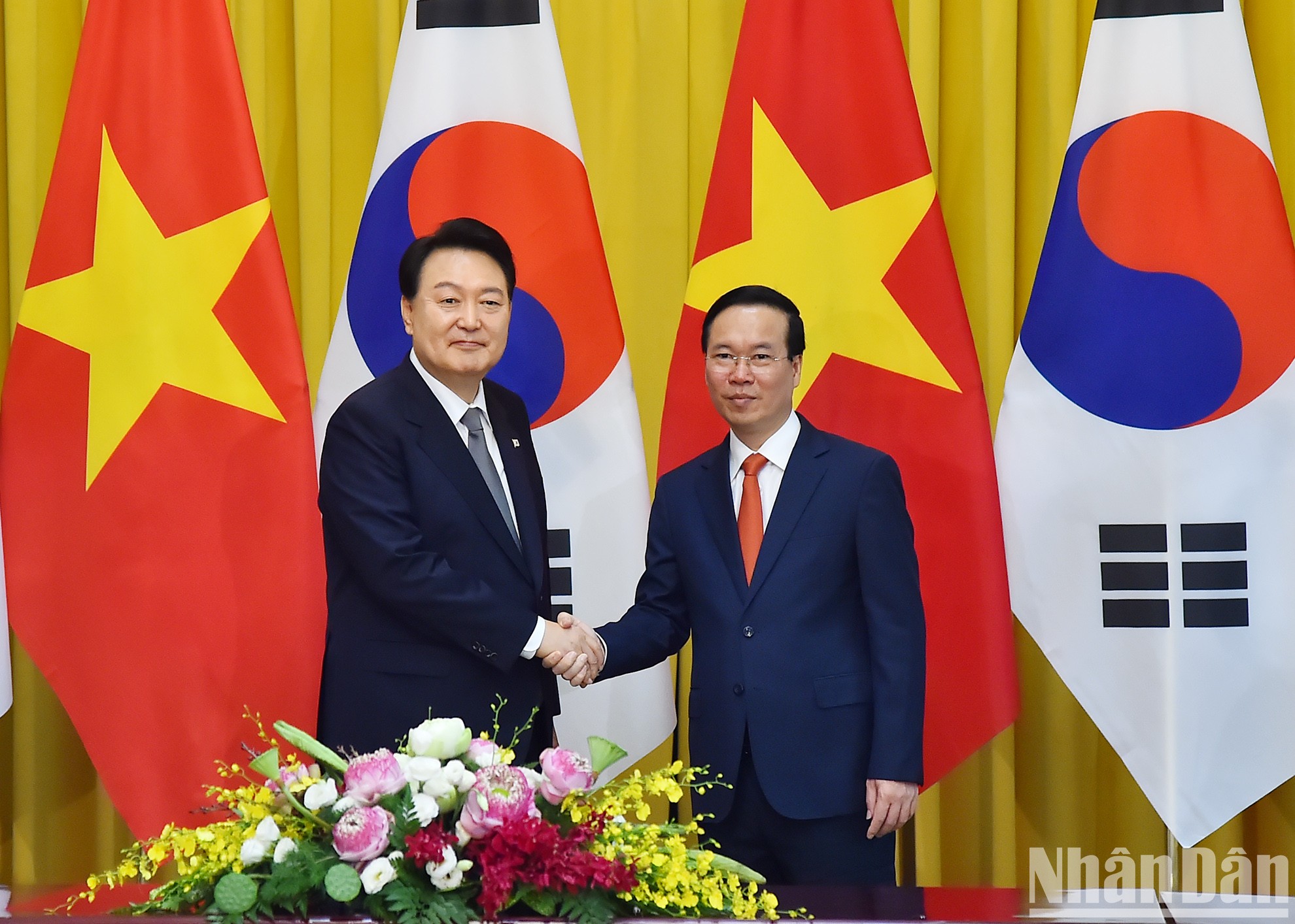越南国家主席武文赏与韩国总统尹锡悦举行会谈